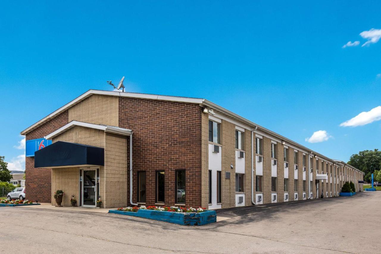 Hotel 6-madison, Wi - East