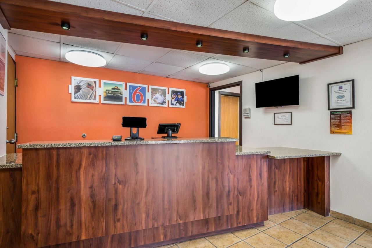 Hotel 6-madison, Wi - East
