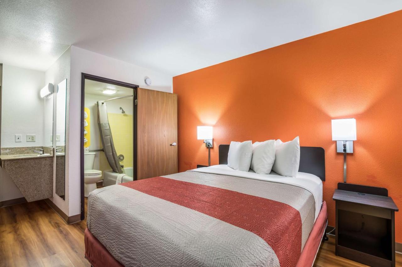 Hotel 6-madison, Wi - East Madison