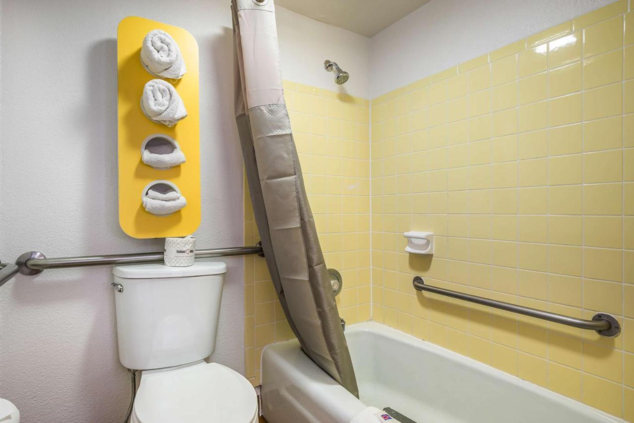 6-madison, Wi - East Hotel